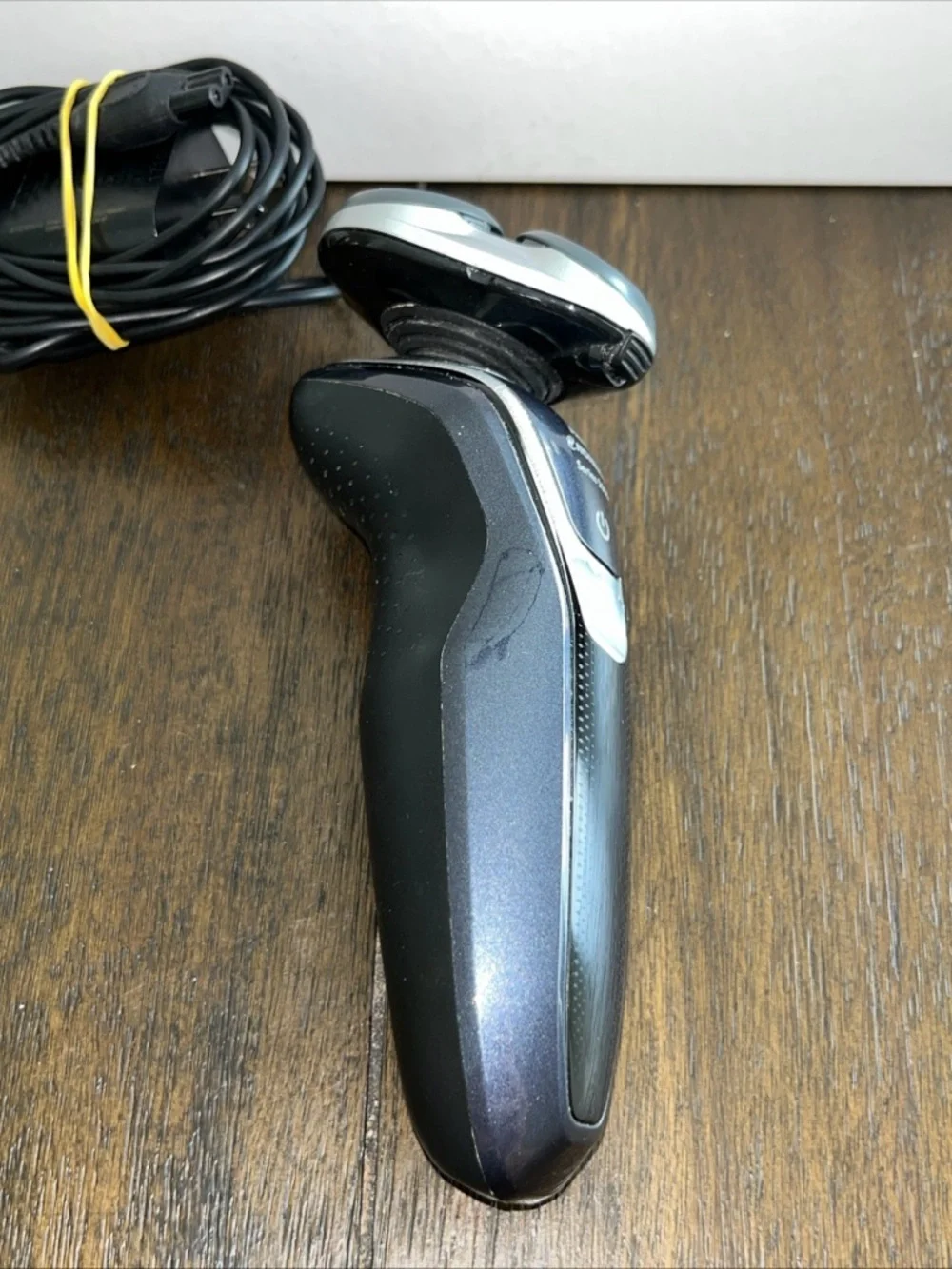 Philips Norelco Rechargeable Razor Series 5000 Wet/Dry W/ Charger: Works 100%